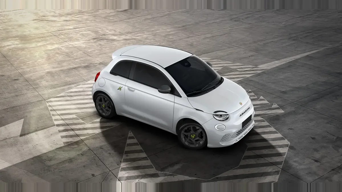 Abarth 500e 42kWh en renting barato — Trasera