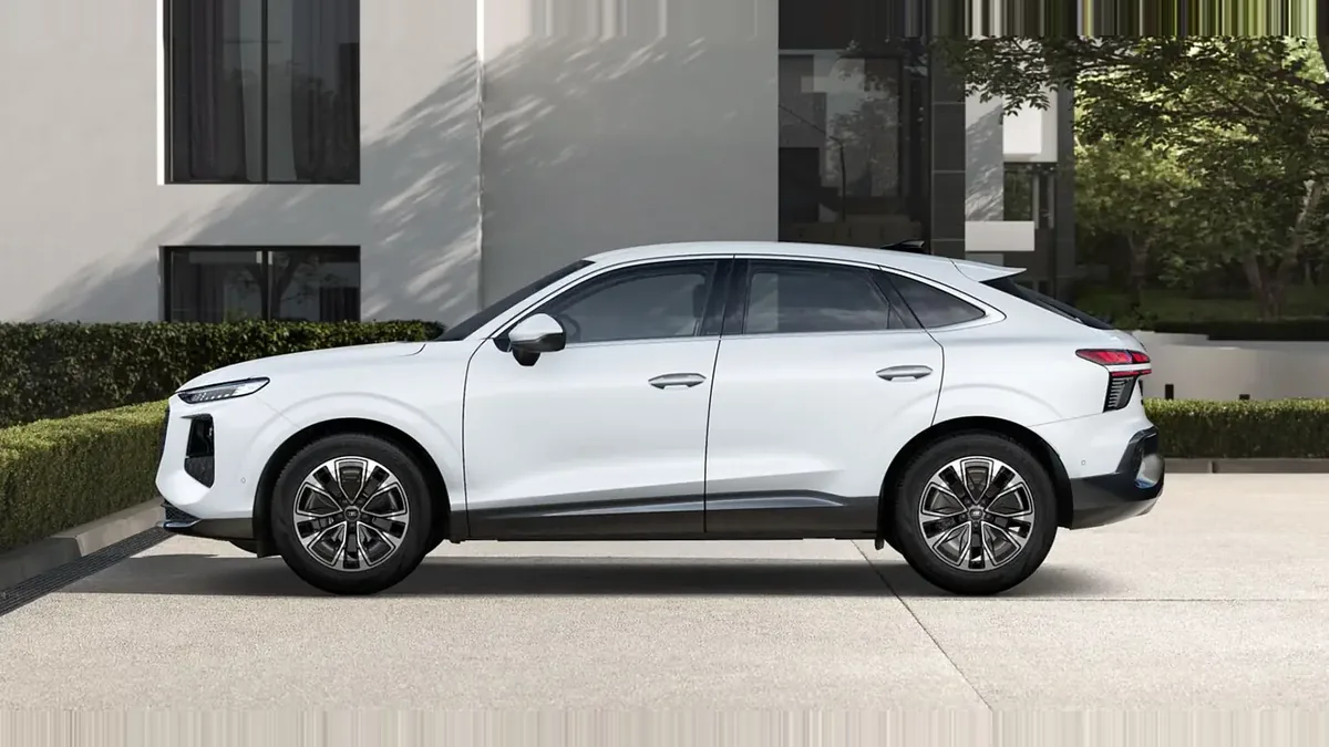 Audi Q3 Sportback Advanced TDI 110kW S Tronic en renting barato — Trasera