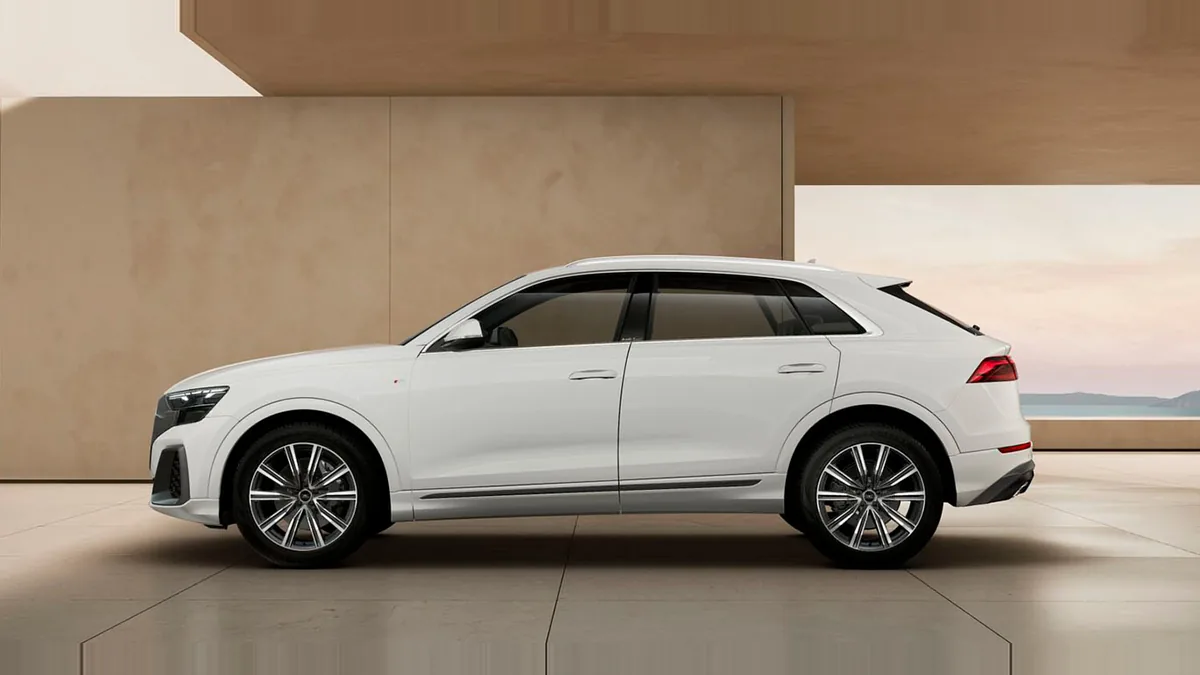 Audi Q8 SUV S line 45 TDI Quattro Tiptronic en renting barato — Trasera