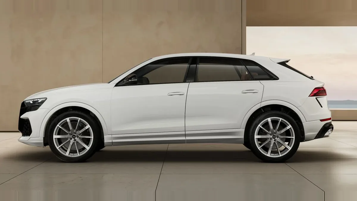 Audi RS Q8 441kW TipTronic en renting barato — Trasera