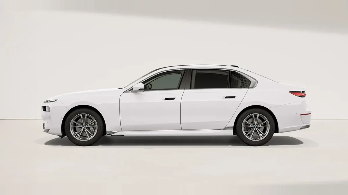 BMW Serie 7 740d xDrive en renting barato — Trasera