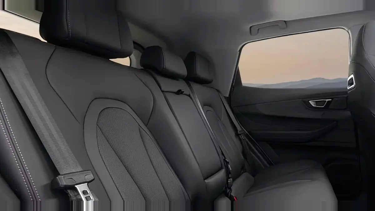 Ebro s400 1.5 DHE HEV Excellent CVT GRY en renting barato — vista 8