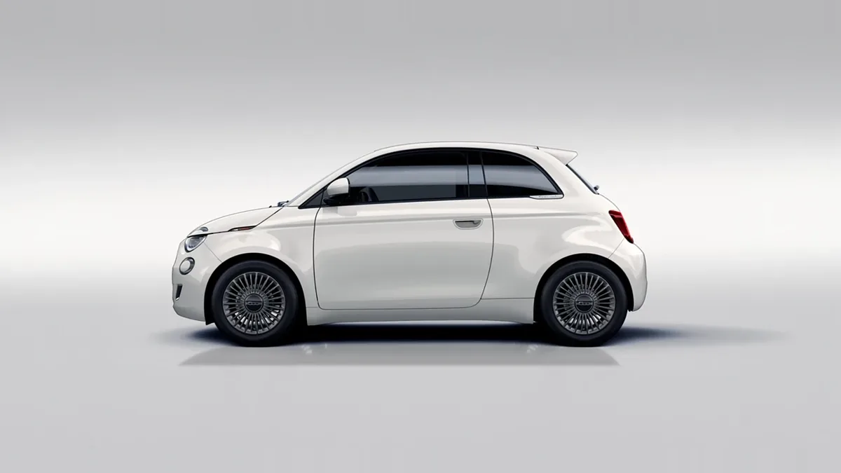 Fiat 500 TORINO 1.0 HYBRID 48KW 65CV (MANUAL) en renting barato — Trasera