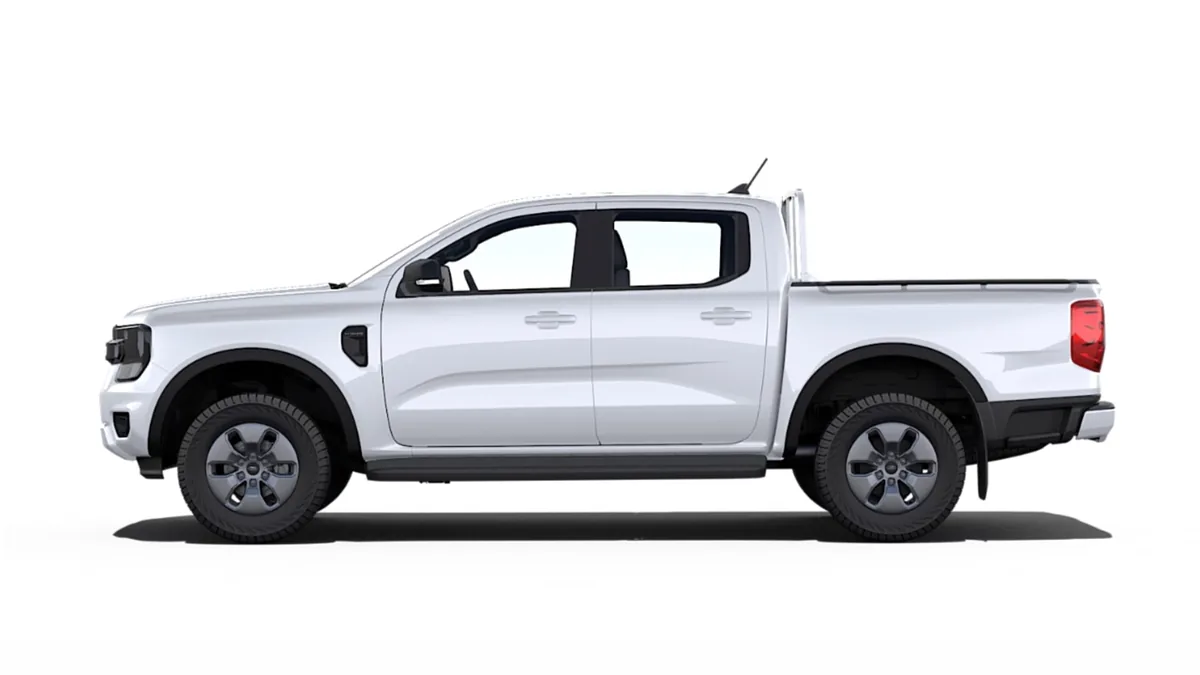 Ford Ranger XLT Doble Cabina 2.3 TVCT PHEV 280CV Automática II en renting barato — Trasera