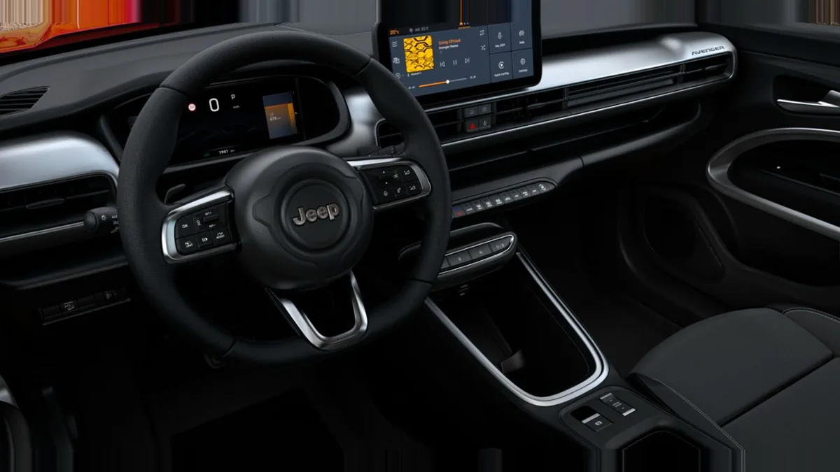 Jeep AVENGER E-HYBRID ALTITUDE en renting barato — vista 7