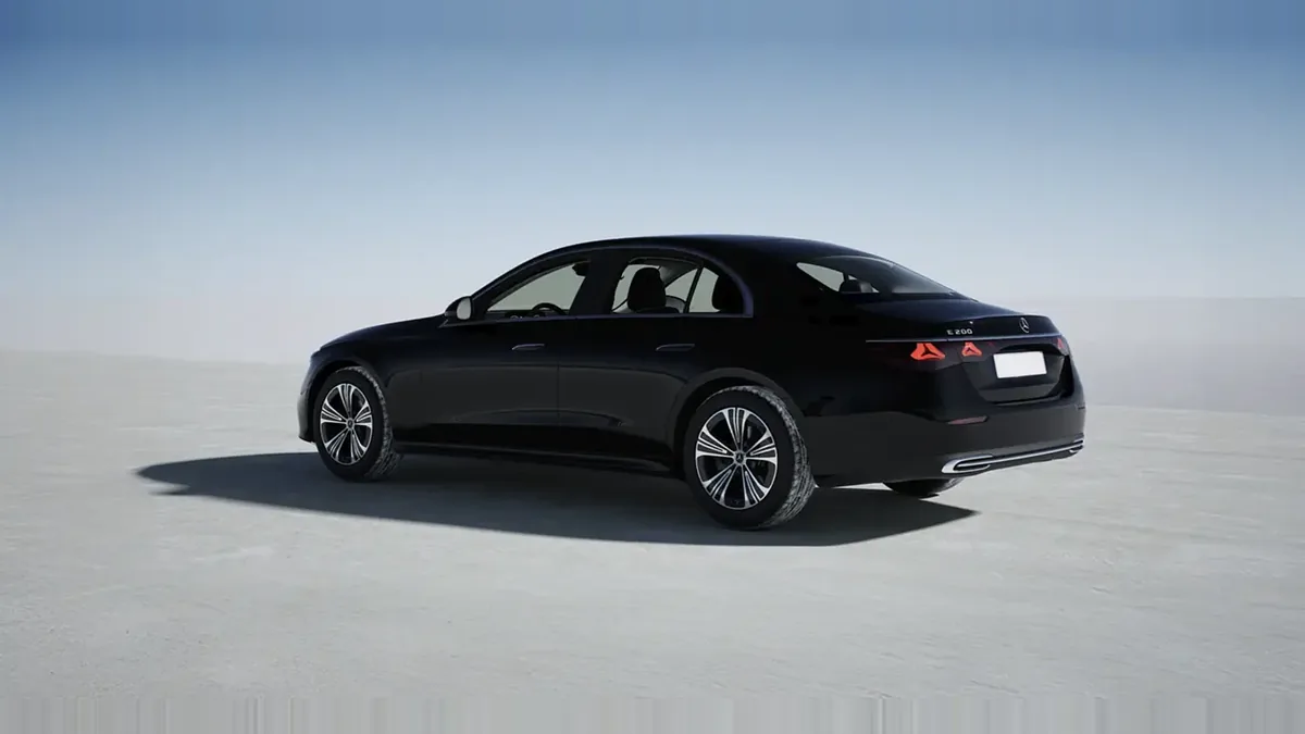 Mercedes-Benz Clase E 200 en renting barato — Delantera