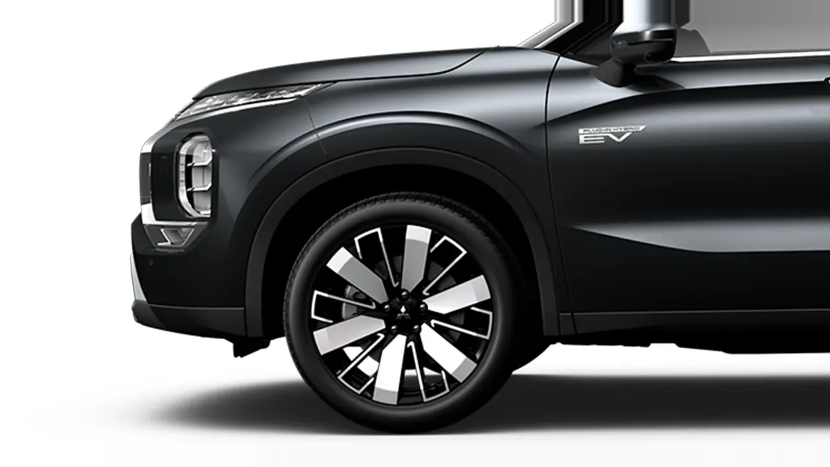 Mitsubishi Outlander PHEV Kaiteki 4WD 306CV en renting barato — vista 10