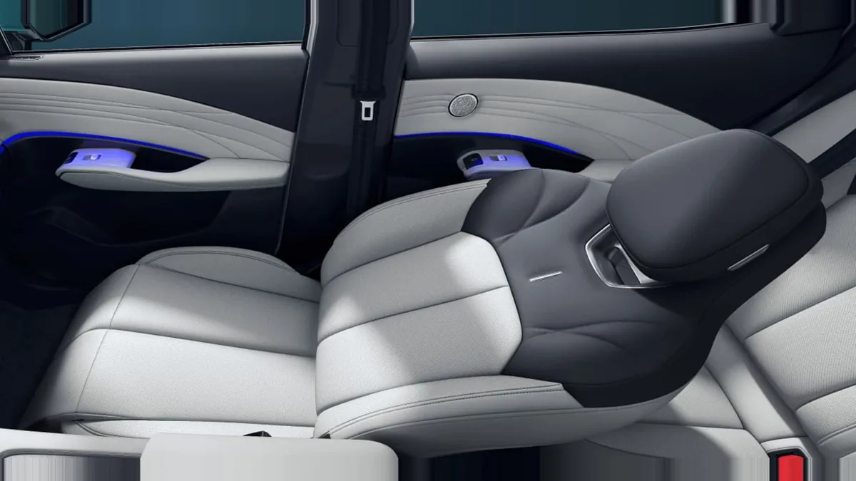 Omoda 7 SHS-P Premium 1.5 TGDI 1DHT 205kW FWD en renting barato — Interior