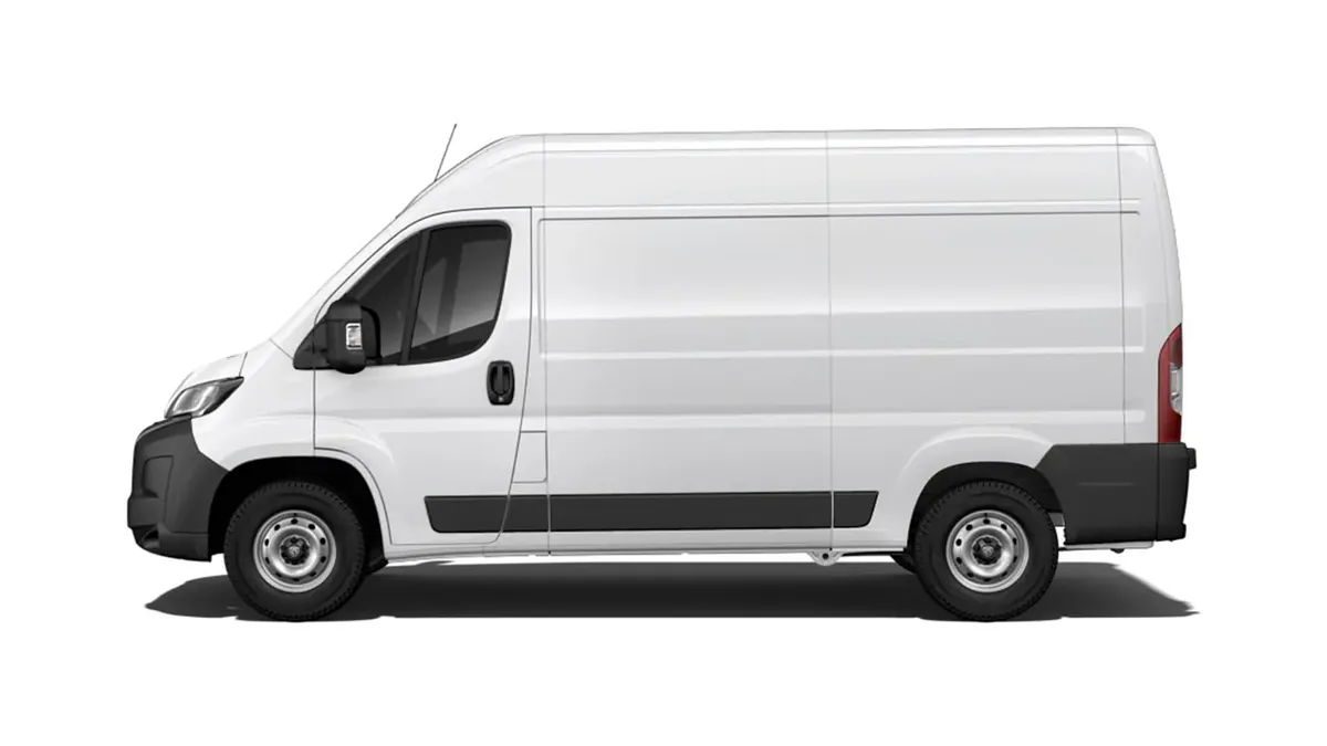 Peugeot Boxer 3.5 L2H2 BHDi S&S 6vel en renting barato — Trasera