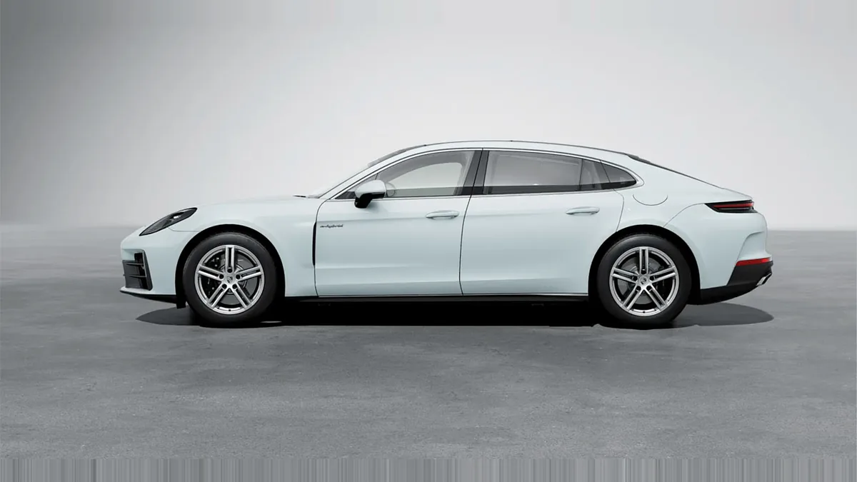 Porsche Panamera 4 E-Hybrid Executive en renting barato — Trasera