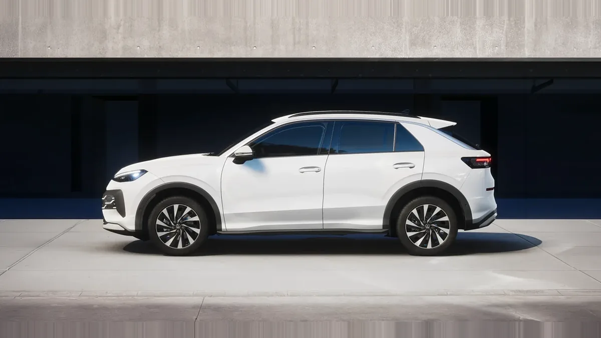 Volkswagen T-ROC Match 1.5 eTSI 85kW (116CV) DSG en renting barato — Trasera