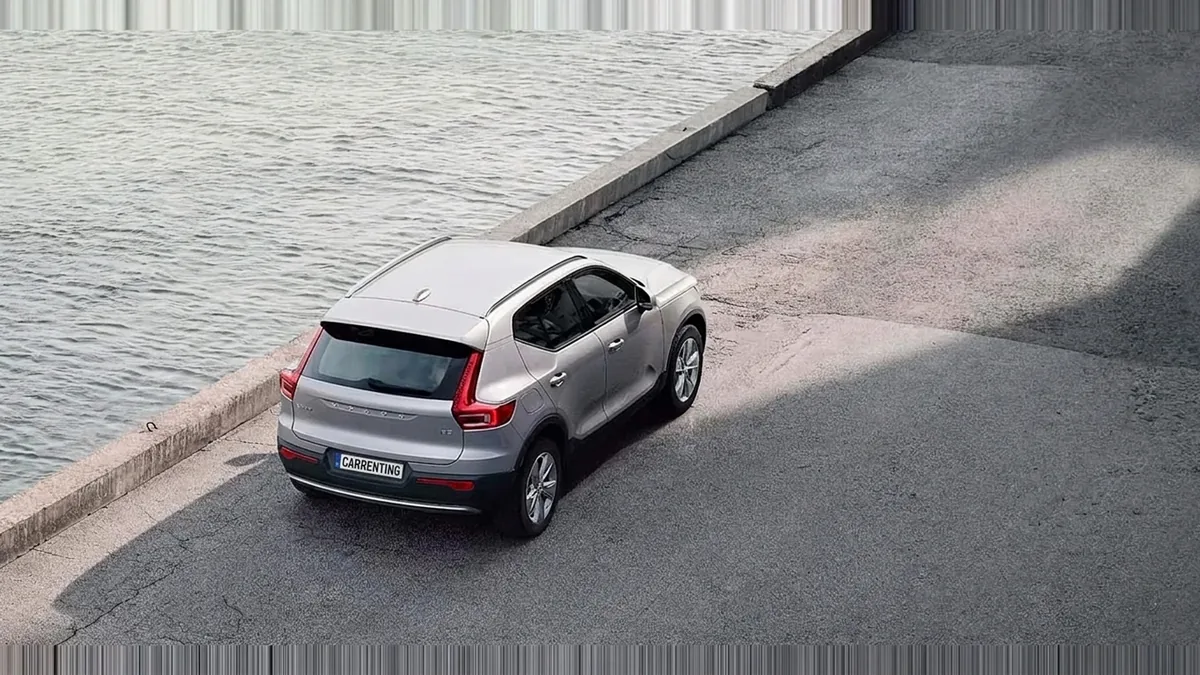 Volvo XC40 2.0 B3 Core G Auto en renting barato — Delantera