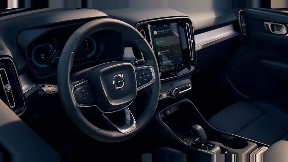 Volvo XC40 2.0 B3 Core G Auto en renting barato — vista 6
