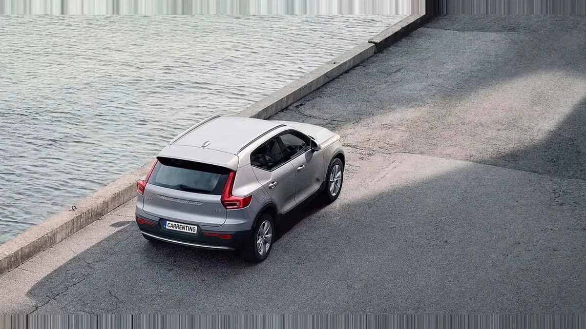 Volvo XC40 2.0 B3 G Core Auto en renting barato — Trasera