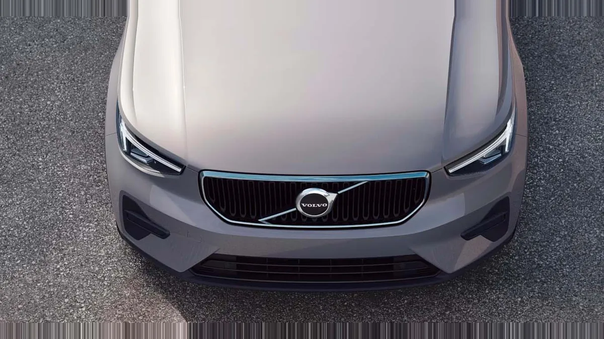 Volvo XC40 2.0 B3 G Core Auto en renting barato — Delantera