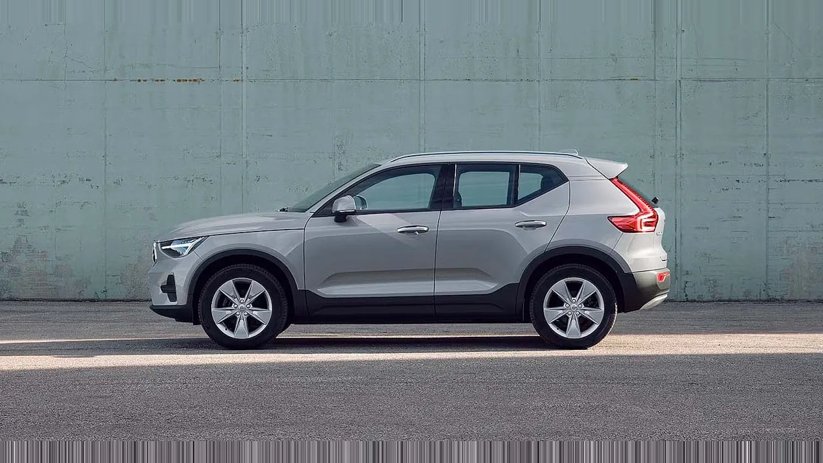 Volvo XC40 2.0 B3 G Core Auto en renting barato — vista 7